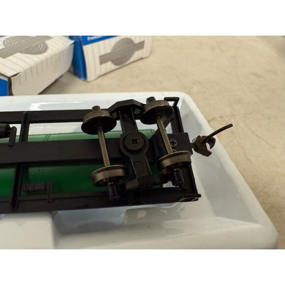 Bachmann HO Silver Series Freight Cars – #17216, 17137, 18444, Quaker, Burlingto - Picture 7 of 9